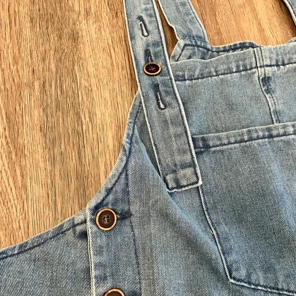 Loose Fit Blue Denim Bib Style Cropped Overalls. Adjustable Straps. - Picture 4 of 9